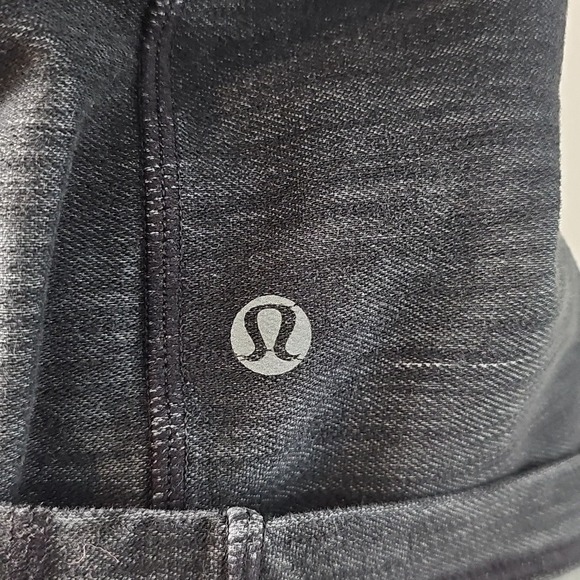 Lululemon Size 8 Black and Gray Athleisure Crop leggings - Picture 2 of 4